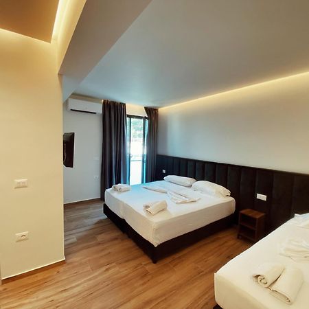 Adriatik Hotel Vlorë Esterno foto