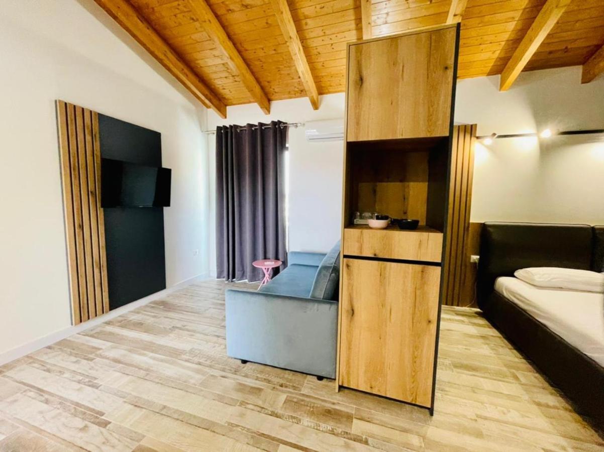 Adriatik Hotel Vlorë Esterno foto