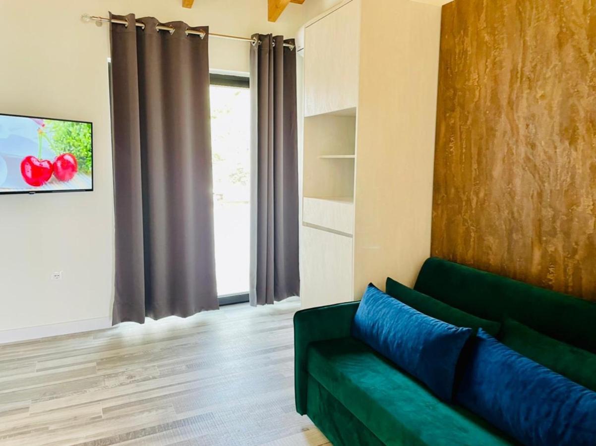 Adriatik Hotel Vlorë Esterno foto