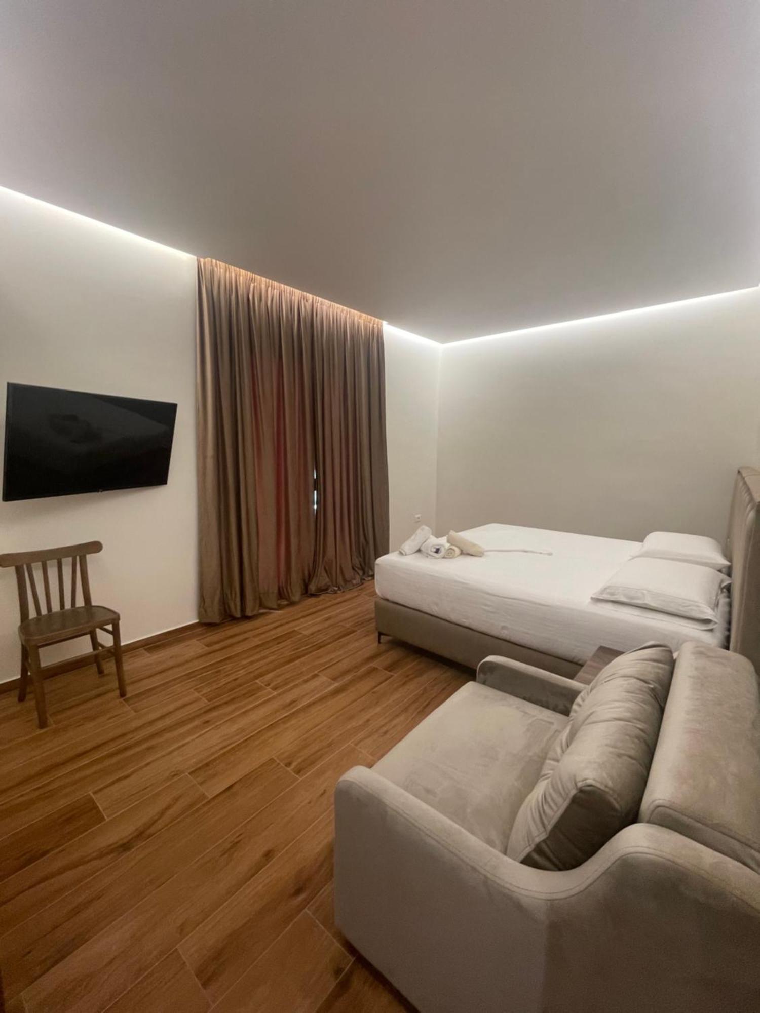 Adriatik Hotel Vlorë Esterno foto