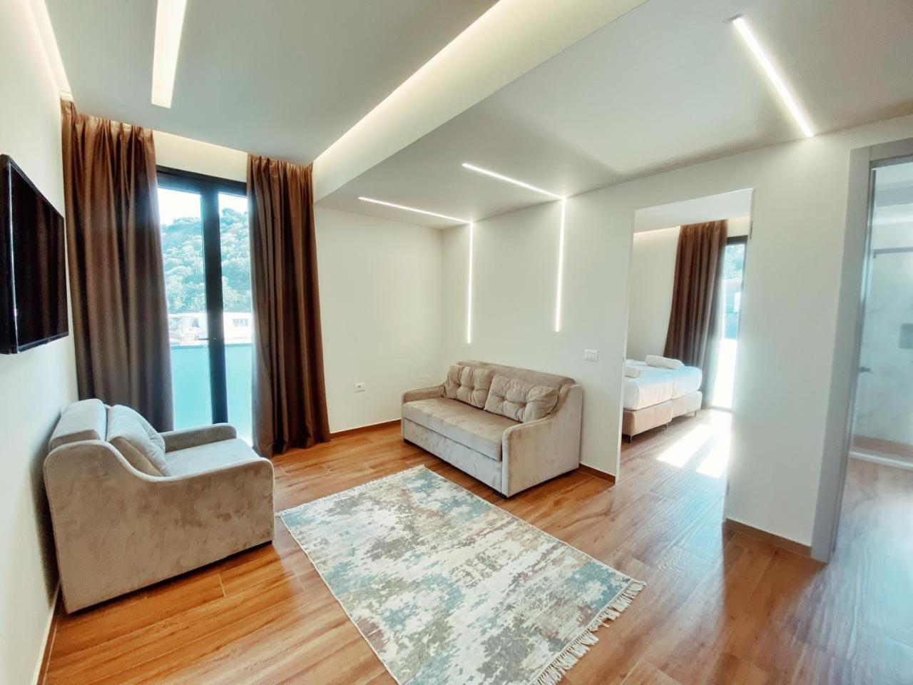 Adriatik Hotel Vlorë Esterno foto