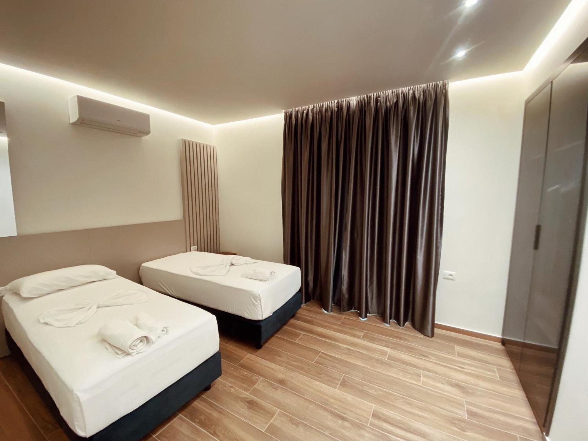 Adriatik Hotel Vlorë Esterno foto