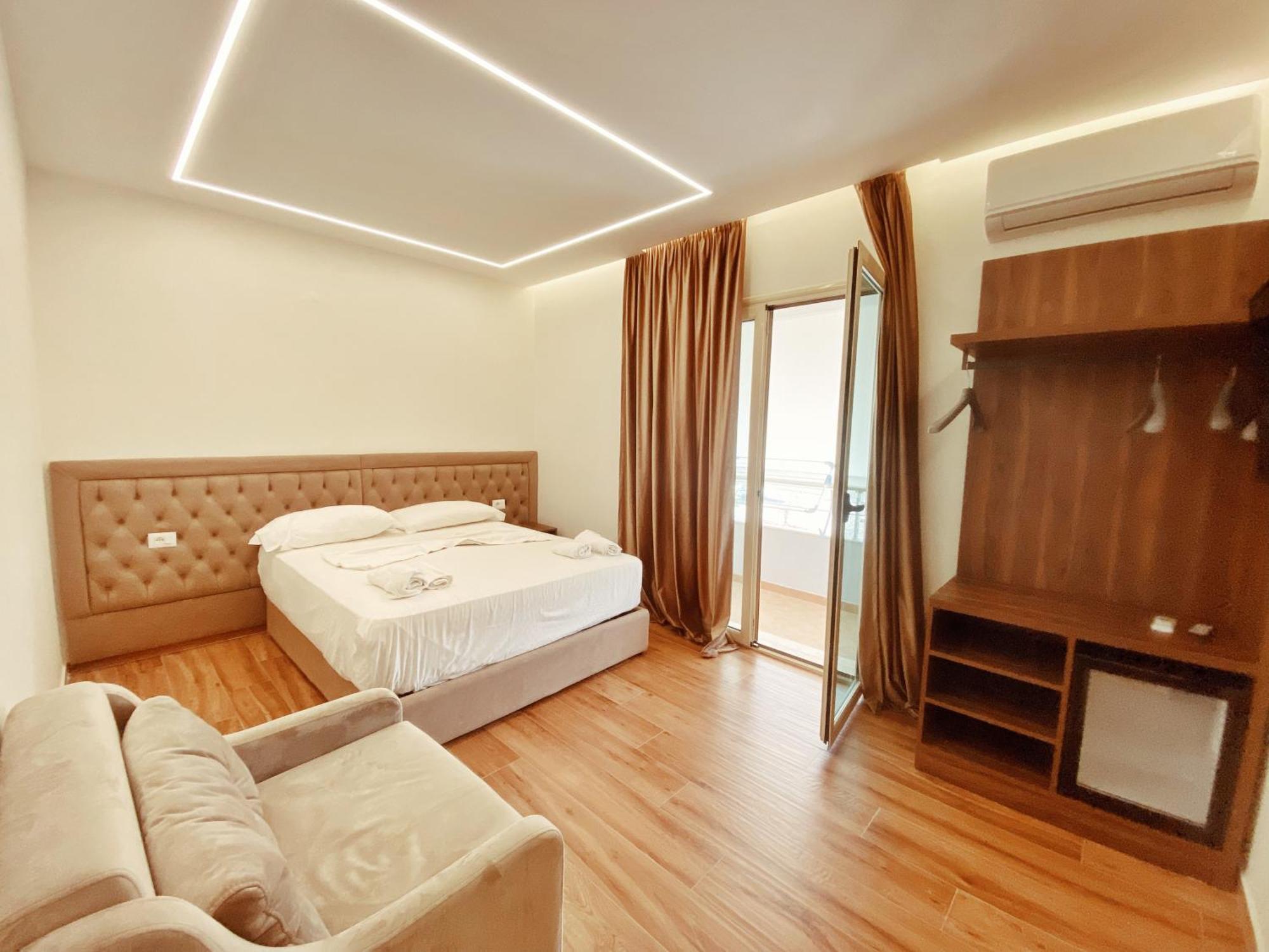Adriatik Hotel Vlorë Esterno foto
