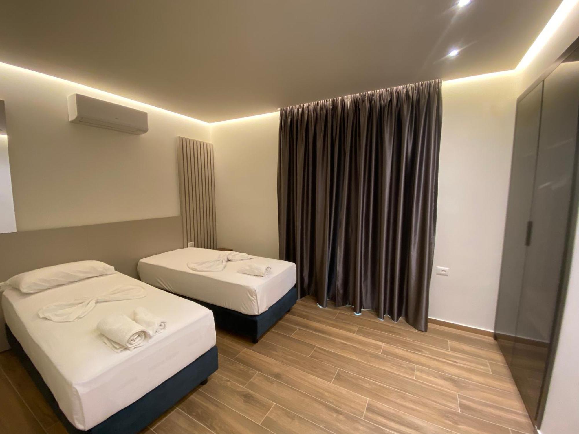 Adriatik Hotel Vlorë Esterno foto