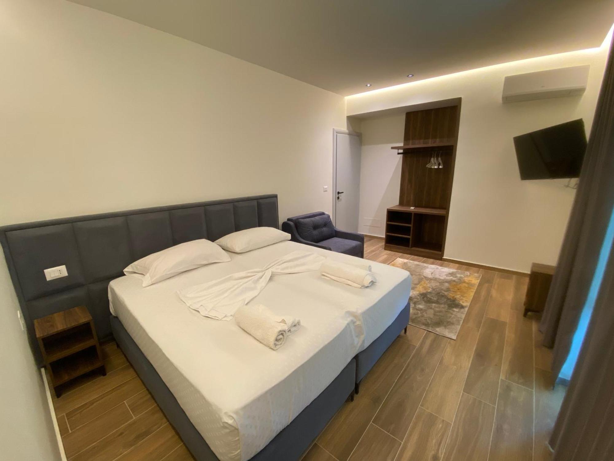Adriatik Hotel Vlorë Esterno foto